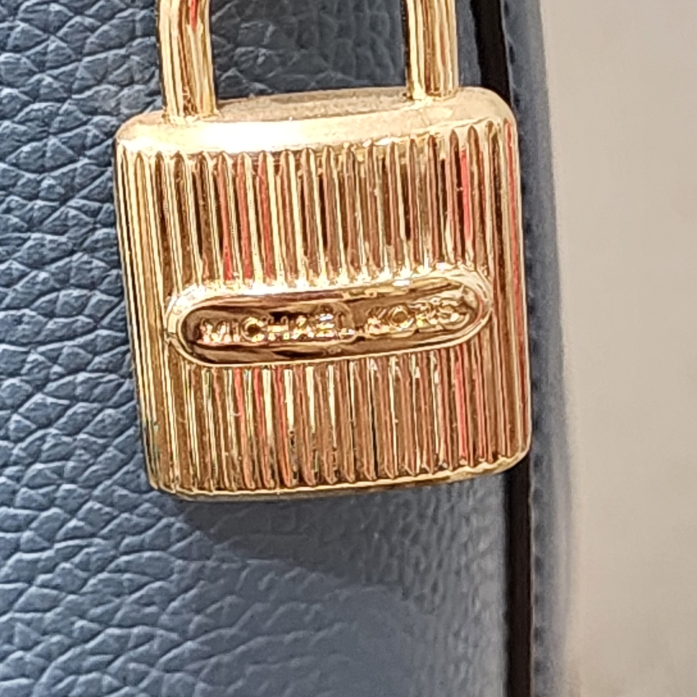 Michael Kors Hayes Blue Bucket Bag - Picture 3 of 4